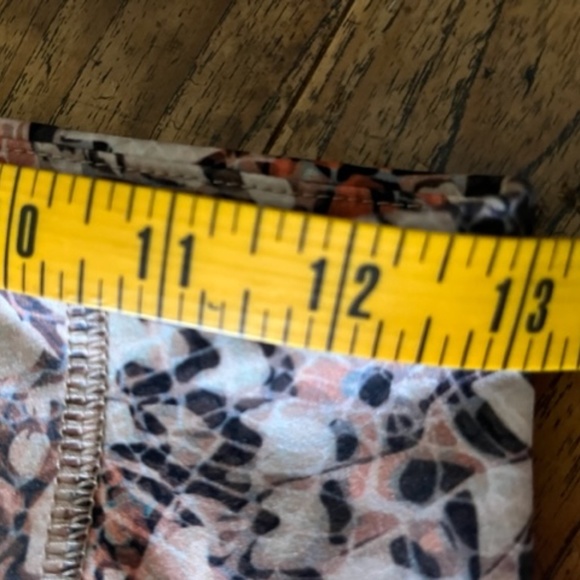 Women's Evolution & Creation "EVCR" Cropped Mosaic Capri Leggings M - Picture 8 of 15